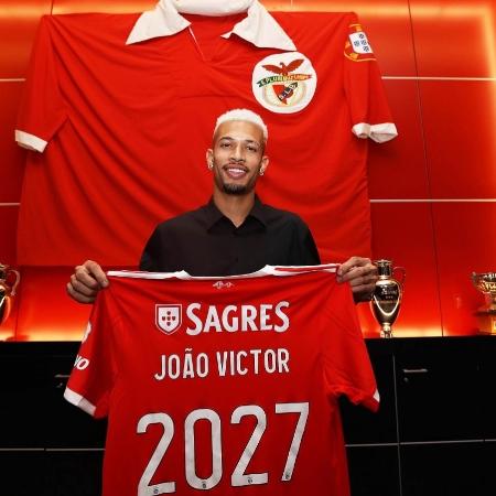 João Victor, ex-Corinthians, em sua apresentação ao Benfica