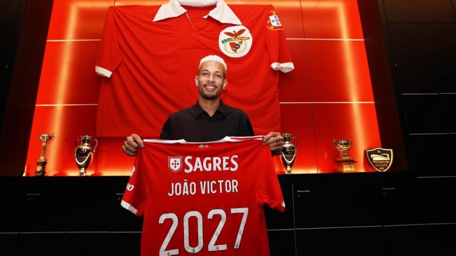 João Victor deixou o Corinthians rumo ao Benfica a troco de 9,5 milhões de euros