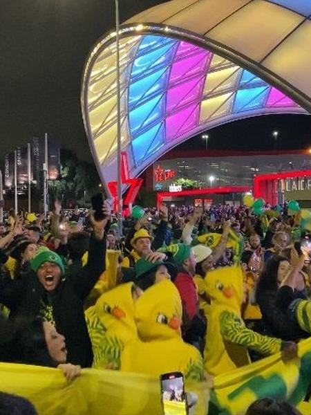 Torcida brasileira se reuniu antes do jogo da seleo na estreia da Copa