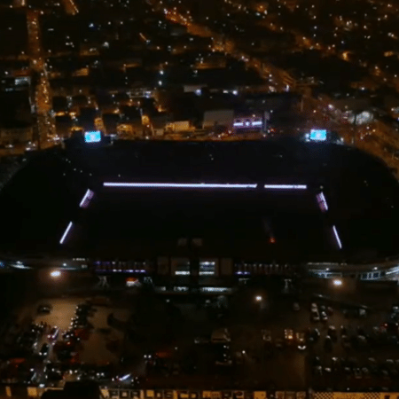 Estádio do Alianza Lima com luzes apagadas após o título do Universitario