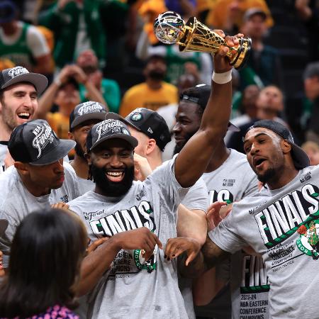 Jogadores do Boston Celtics comemoram classificação para as finais do NBA