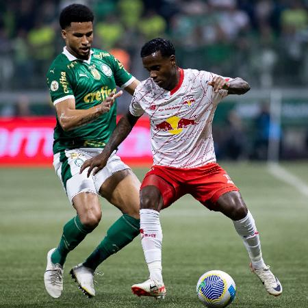 Murilo em ação durante Palmeiras x Bragantino, partida do Campeonato Brasileiro