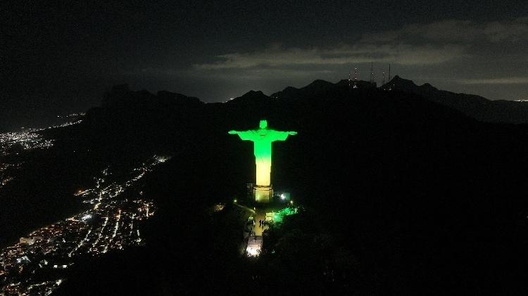 Cristo Redentor com iluminação em homenagem à campanha do Brasil nas Paralimpíadas 2024 Cristo Redentor com iluminação em homenagem à campanha do Brasil nas Paralimpíadas 2024
