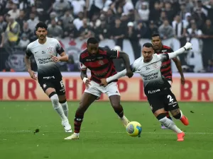 Gerson é 'dono do jogo', Flamengo elimina Corinthians e vai à final