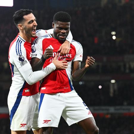 Thomas Partey, do Arsenal, comemora gol em vitória contra o Nottingham Forest pelo Campeonato Inglês