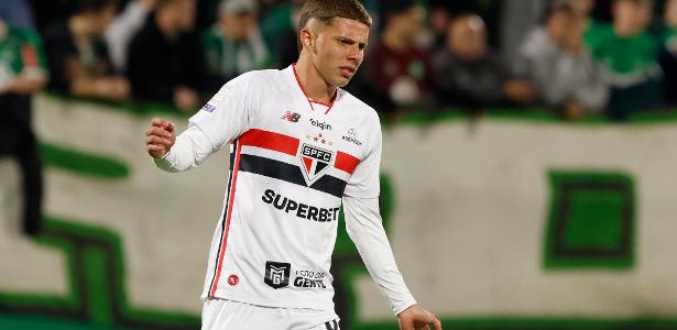 São Paulo vai com jovem no lugar de Calleri contra o Bragantino; veja times