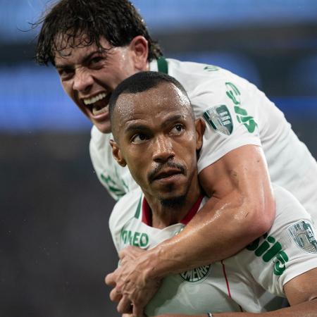 Marlon Freitas e Giay comemoram gol do Palmeiras contra o Fluminense, pela Libertadores
