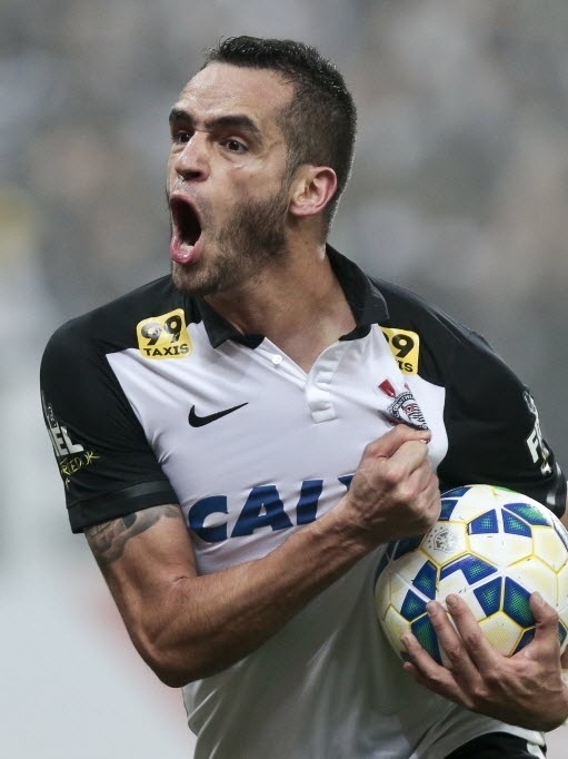 Corinthians: contrato na China é entrave para Renato Augusto retornar