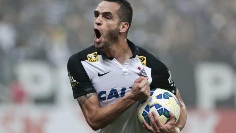 Renato Augusto solta o grito de gol no empate do Corinthians contra o Grêmio - Ale Cabral/Folhapress