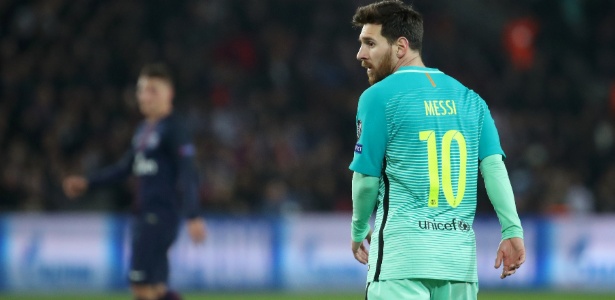 Messi em ação pelo Barcelona em partida contra o PSG - Christian Hartmann/Reuters