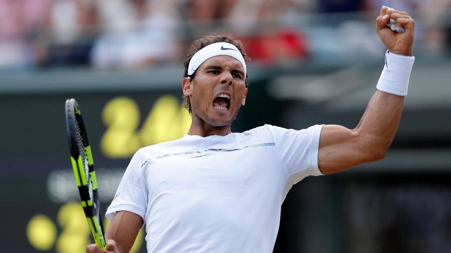 Rafael Nadal comemora ponto contra Giller Muller em Wimbledon - REUTERS/Matthew Childs