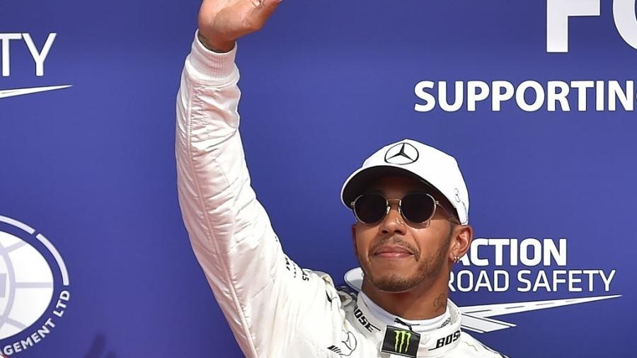 Lewis Hamilton celebra pole alcançada na Bélgica - AFP