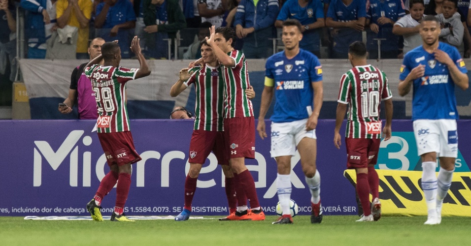 Jogadores do Fluminense comemoram gol sobre o Cruzeiro