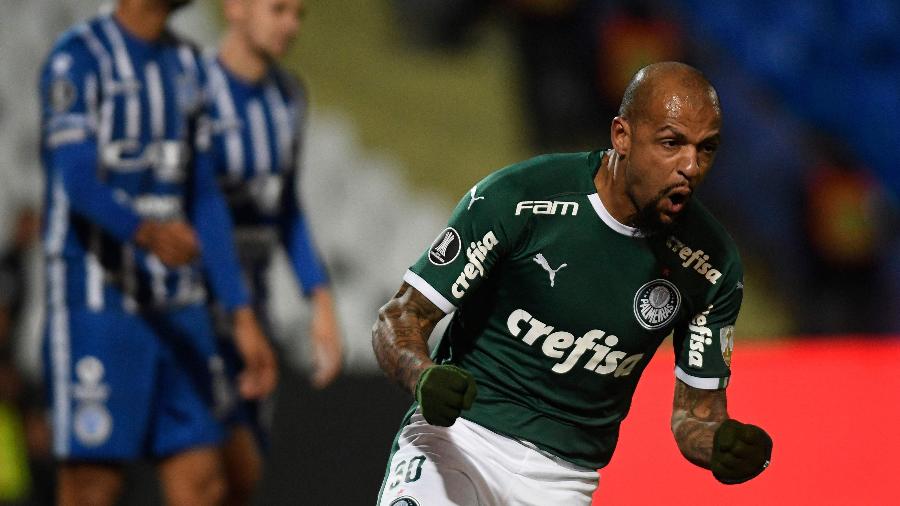 Felipe Melo comemora seu gol para o Palmeiras no jogo de ida contra o Godoy Cruz pela Libertadores - Andres Larrovere / AFP