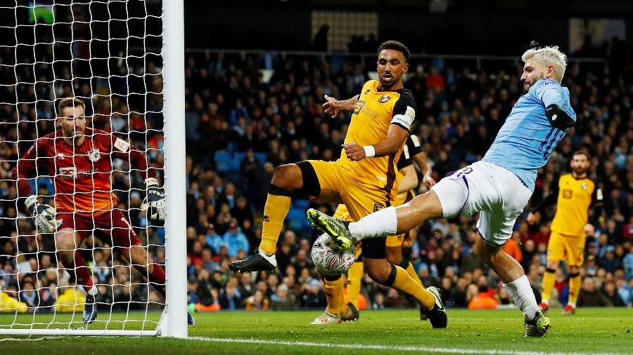 Sergio Aguero anotou um dos gols da vitória do Manchester City sobre o Port Vale pela Copa da Inglaterra - Jason Cairnduff/Action Images via Reuters