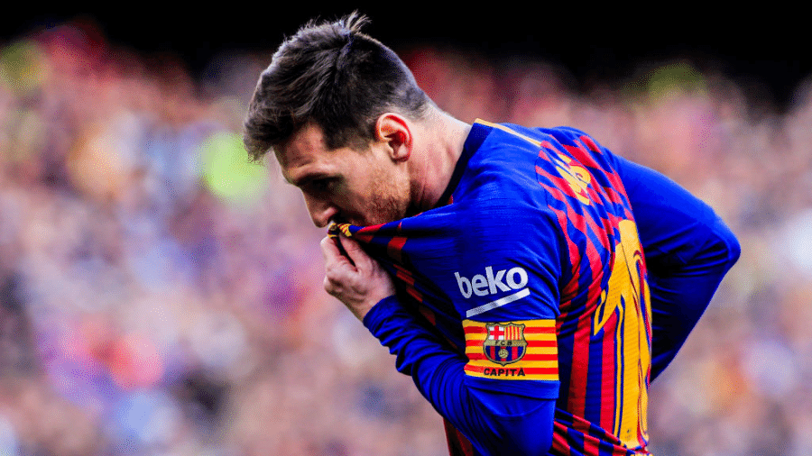 Jogador do Dínamo de Kiev "negocia" camisa de Messi com Suárez - Getty