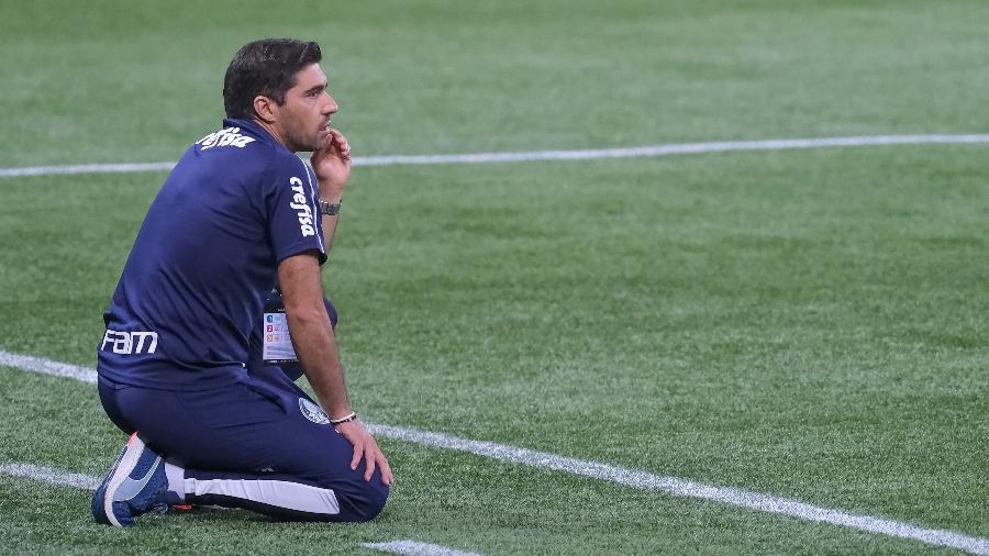 Abel Ferreira comanda o Palmeiras durante partida contra o Delfín, pela Copa Libertadores: nono jogo do português - Marcello Zambrana/AGIF