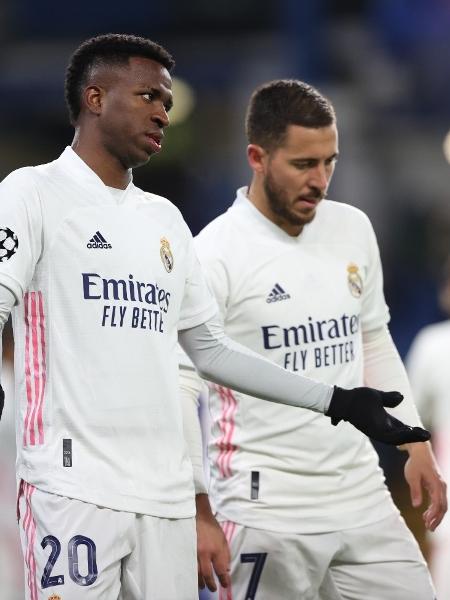 Vinícius Jr. e Hazard em ação pelo Real Madrid na partida contra o Chelsea pela Liga dos Campeões - Charlotte Wilson/Offside/Offside via Getty Images