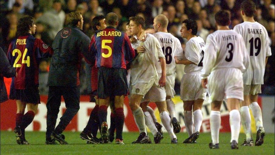 Barcelona e Leeds United se enfrentaram na Liga dos Campeões de 2000/01 - Reprodução/Youtube