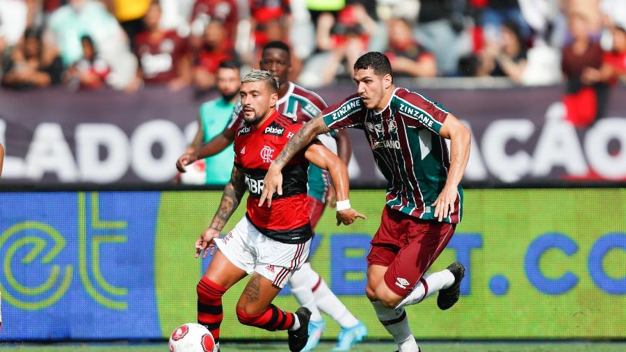 Arrascaeta é marcado por Nino no clássico Flamengo x Fluminense - Gilvan de Souza/Flamengo
