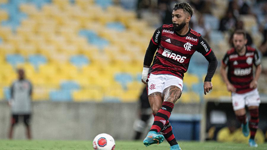 Gabil durante cobrança de pênalti, no duelo entre Vasco e Flamengo - Jorge Rodrigues/AGIF