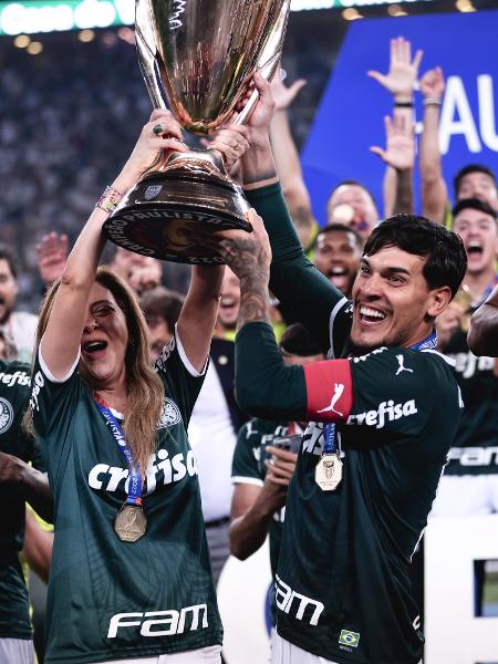 Jogadores do Palmeiras comemoram título de campeao durante cerimônia de premiação após vitoria contra o São Paulo  - Ettore Chiereguini/AGIF