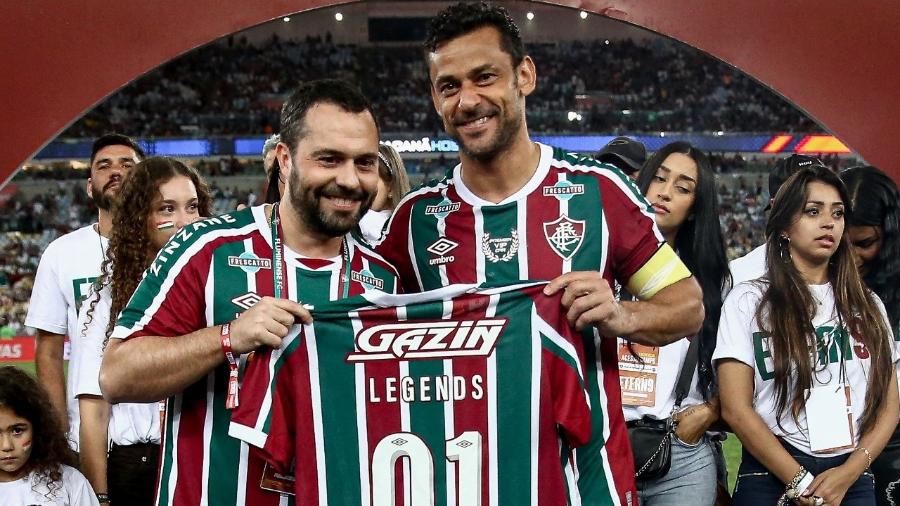 Presidente do Fluminense, Mário Bittencourt entrega camisa "01" da Flu Legends para Fred em sua despedida - Mailson Santana / Fluminense