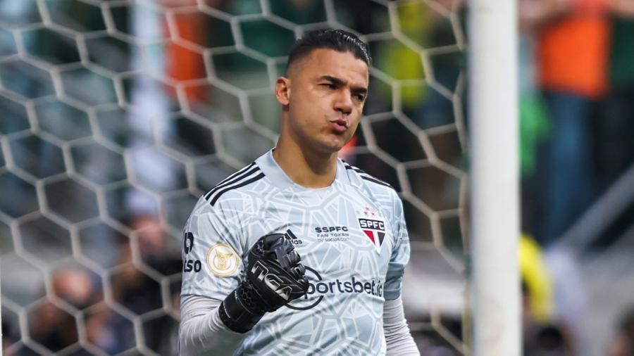 Com dois expulsos e brilho de Felipe Alves, São Paulo segura empate com Palmeiras no Allianz