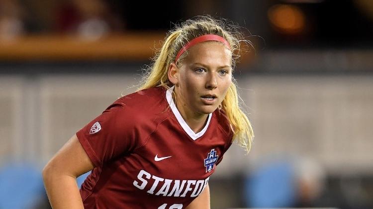 Katie Meyer em ação pela Universidade de Stanford; goleira morreu em 2022