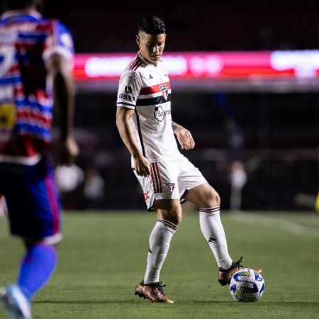 James Rodríguez, do São Paulo, no jogo contra o Fortaleza, pelo Brasileirão