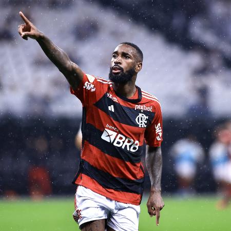 Gerson comemora gol marcado pelo Flamengo contra o Corinthians, em jogo válido pelo Campeonato Brasileiro