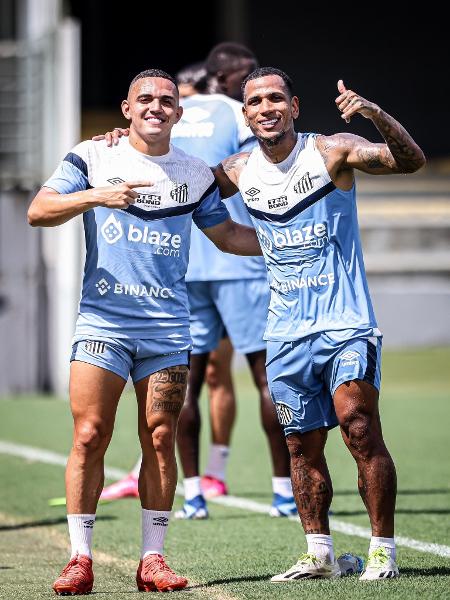 Otero e Marcelinho em treino pelo Santos no CT Rei Pelé