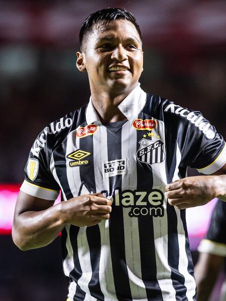 Morelos, do Santos, celebra gol sobre o São Paulo em jogo do Campeonato Paulista - Abner Dourado/AGIF