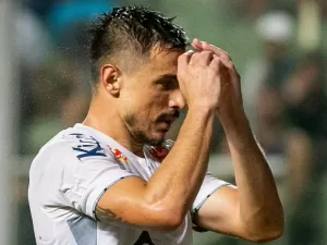 América-MG vence Santos em noite tensa com gol polêmico, lesão e confusão