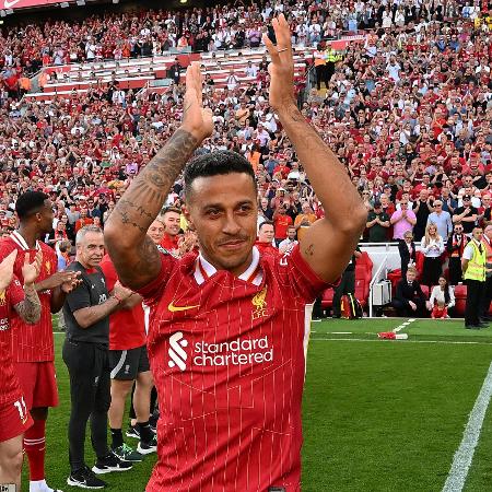 Thiago Alcântara se despediu do Liverpool no jogo contra o Wolves, pelo Inglês