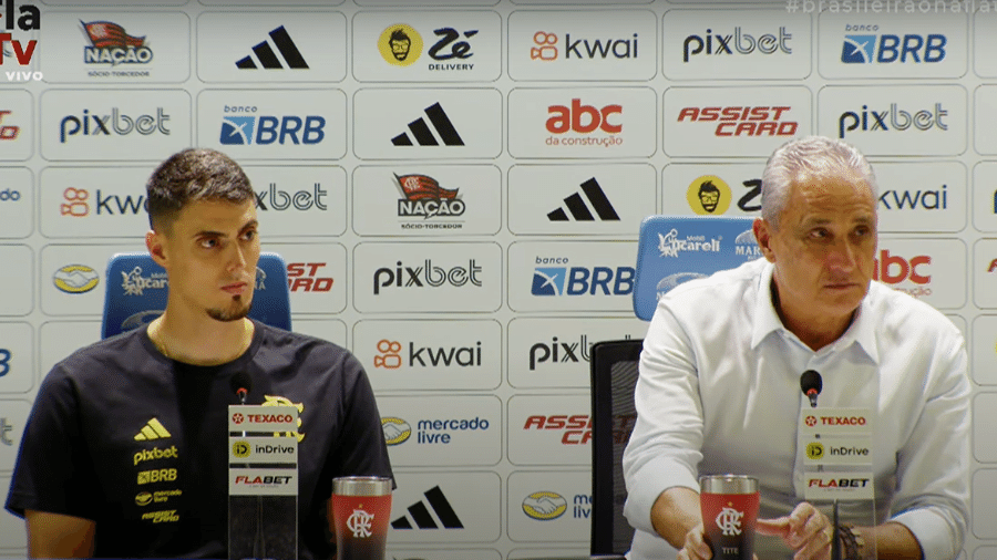 Matheus Bachi e Tite em coletiva do Flamengo 