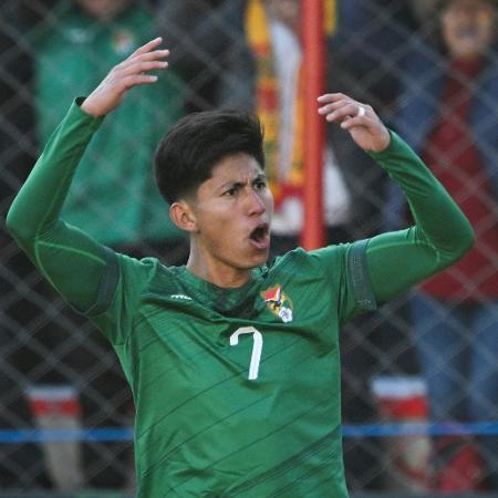Miguelito comemora gol marcado pela Bolívia contra a Colômbia pelas Eliminatórias - AIZAR RALDES/AFP