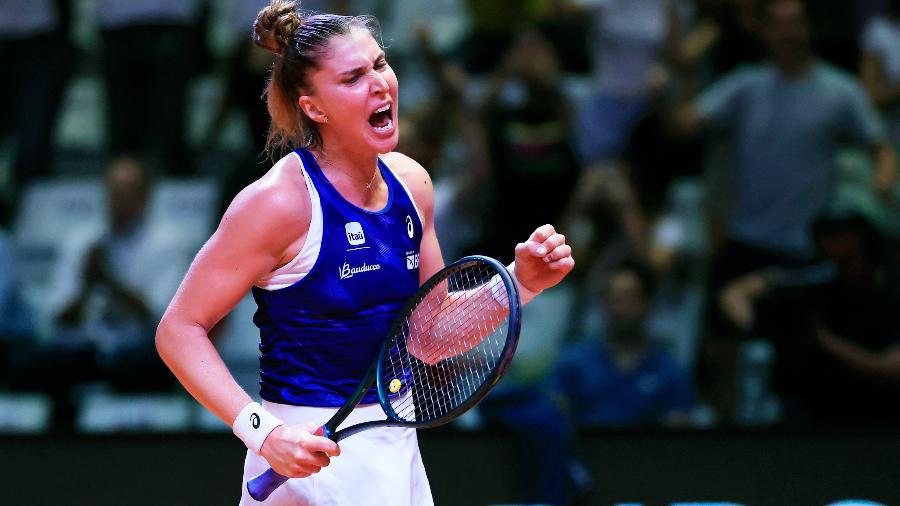 Beatriz Haddad Maia na vitória sobre Solana Sierra pela Billie Jean King Cup 2024, em São Paulo