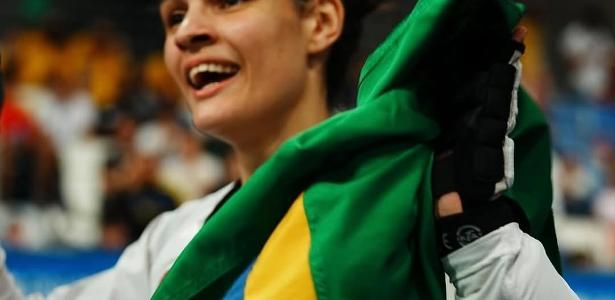Maria Clara bate campeã olímpica e leva ouro no Grand Prix de Taekwondo
