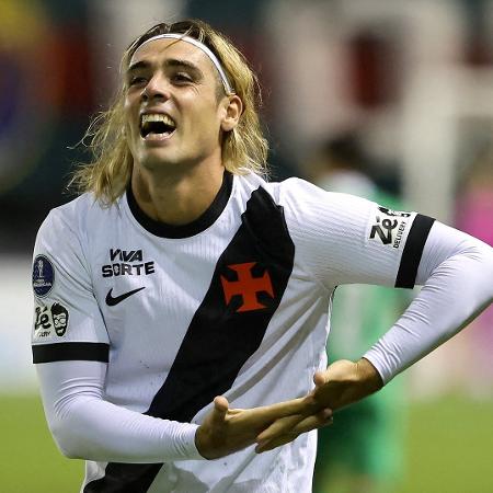 Spinelli, do Vasco, celebra gol sobre o Audax Italiano em jogo da Sul-Americana