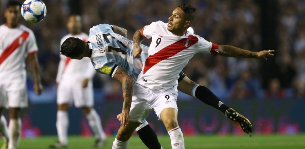 Guerrero durante a partida entre Peru e Argentina pelas Eliminatórias - Marcos Brindicci/Reuters