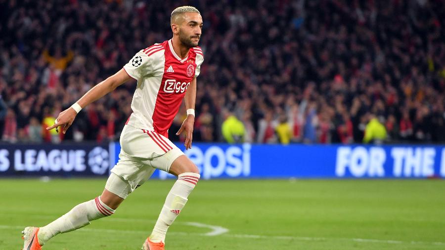 Hakim Ziyech comemora gol do Ajax - Emmanuel Dunand/AFP