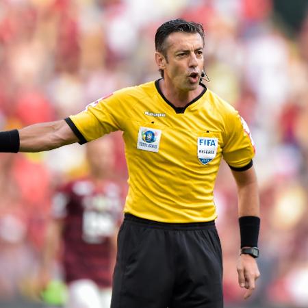 Arbitragem de Raphael Claus foi bastante criticada no Maracanã - Thiago Ribeiro/AGIF