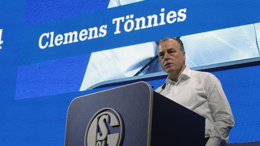 Presidente do Schalke 04, Clemens Tönnies se afastou do cargo após fala considerada racista - TF-Images/Getty Images