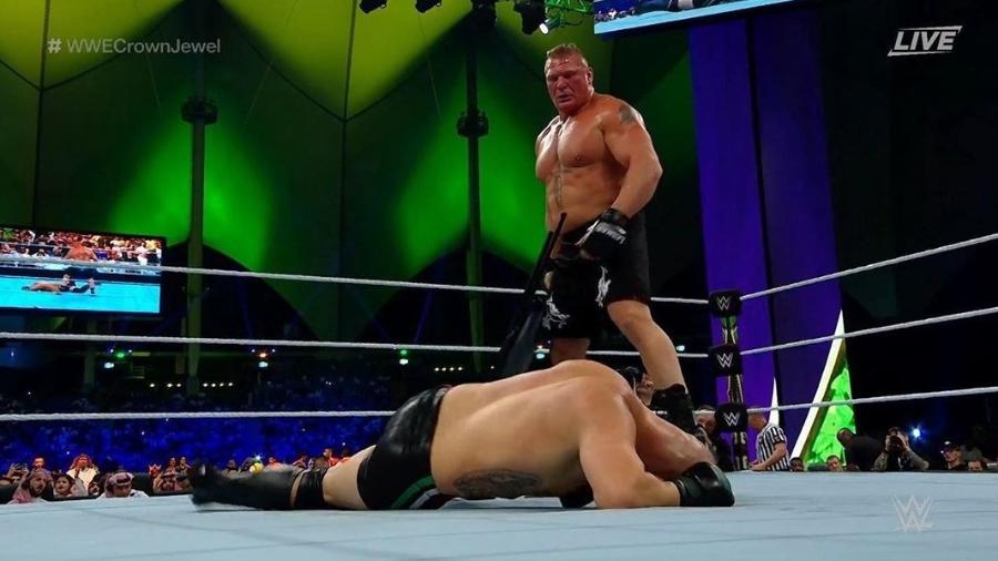  Cain Velasquez é derrotado por Brock Lesnar em estreia oficial na WWE; veja - Reprodução/Instagram