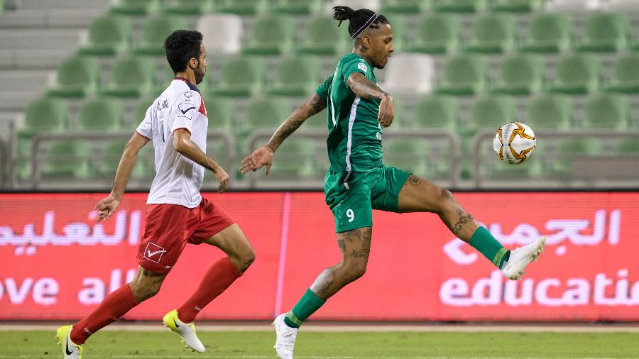 Abel Hernández em ação pelo Al Ahli em outubro de 2019 - Simon Holmes/NurPhoto via Getty Images