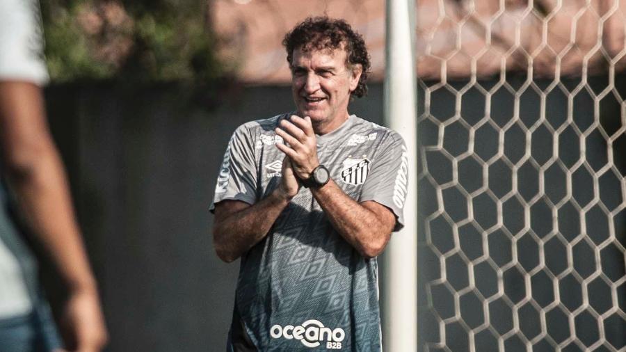 Cuca aplaude durante treino do Santos - Ivan Storti/Santos FC