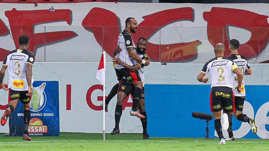 Jogadores do Sport comemoram gol sobre o Internacional em partida no Beira-Rio, pelo Brasileirão 2020 - Fernando Alves/AGIF