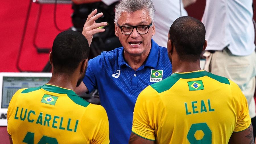 05.08.2021 - Jogos Olímpicos Tóquio 2020 - Vôlei Masculino. Semifinal - Brasil x Comitê Olímpico Russo. Na foto o técnico Renan Dal Zotto durante partida. Foto: Wander Roberto/COB - Wander Roberto/COB/Wander Roberto/COB