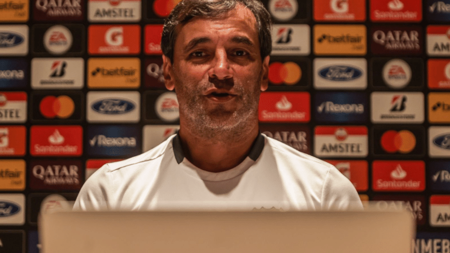 Fabián Bustos, técnico do Barcelona de Guayaquil, comenta semifinal da Libertadores contra o Flamengo - Divulgação